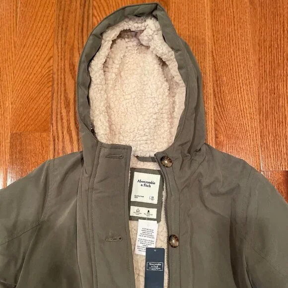 Abercrombie & Fitch Sherpa Lined Hooded Jacket Size: XS, Wind/Water Resistant - Picture 2 of 2